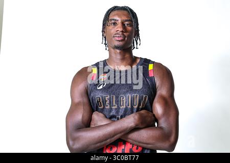 Bruxelles, Belgique. 21 juillet 2025. Le belge Mamadou guisse pose pour le photographe lors de la Journée des médias de l'équipe nationale belge masculine "les Lions de Belgique", à Bruxelles, le lundi 21 juillet 2025. BELGA PHOTO BRUNO FAHY crédit : Belga News Agency/Alamy Live News Banque D'Images