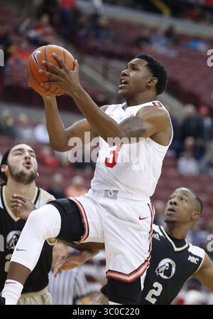1er novembre 2018 - Columbus, OH, USA - C.J. Jackson (3) de l'Ohio State se lève pour un tir contre l'UNC Pembroke dans un match d'exhibition à Value City Arena à Columbus, Ohio, le jeudi 1er novembre 2018. (Crédit image : © Fred Squillante/Columbus Dispatch/TNS via ZUMA Wire) Banque D'Images