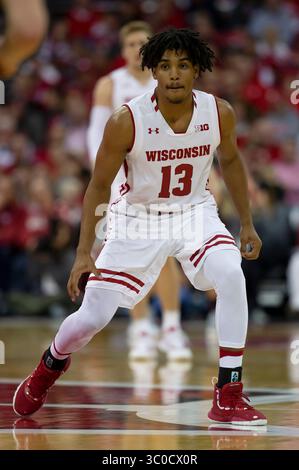 2 novembre 2018 : les Badgers du Wisconsin gardent Tai Strickland #13 en action lors du match de basket-ball de la NCAA Exhibition entre les Titans UW-Oshkosh et les Badgers du Wisconsin au Kohl Center de Madison, WISCONSIN. Badgers a battu les Titans 82-70. John Fisher/CSM(image de crédit : &copy ; John Fisher/CSM via ZUMA Wire) Banque D'Images