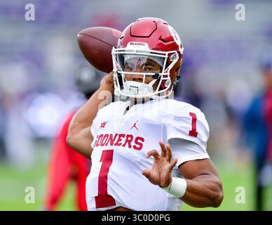 Oklahoma Sooners quarterback Kyler Murray (1) au cours de l'Oklahoma Sooners au TCU Horned Frogs lors d'un match de football de la NCAA au stade Amon G. Carter et Fort Worth au Texas. 10/20/18.Manny Flores/Cal Sport Media. Banque D'Images