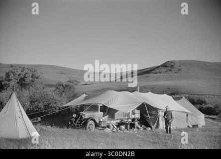 21 août 2018 - Montana, États-Unis - Roundup Camp, Quarter Circle U Roundup, Big Horn County, Montana, États-Unis, Arthur Rothstein, administration de la sécurité agricole, juin 1939 (crédit image : © JT Vintage/Glasshouse via ZUMA Wire) Banque D'Images