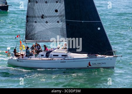 Yachts au départ de l'édition 2025 du Royal Ocean Racing Club Cowes to Dinard, St Malo Race Banque D'Images