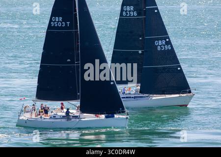 Yachts au départ de l'édition 2025 du Royal Ocean Racing Club Cowes to Dinard, St Malo Race Banque D'Images