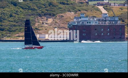 Yachts au départ de l'édition 2025 du Royal Ocean Racing Club Cowes to Dinard, St Malo Race Banque D'Images