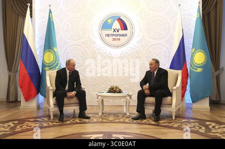 9 novembre 2018 - Petropavlovsk, Kazakhstan - le président russe Vladimir Poutine, à gauche, rencontre le président kazakh Nursultan Nazarbayev le 9 novembre 2018 à Petropavlovsk, Kazakhstan. (Crédit image : © Mikhael Klimentyev via ZUMA Wire) Banque D'Images