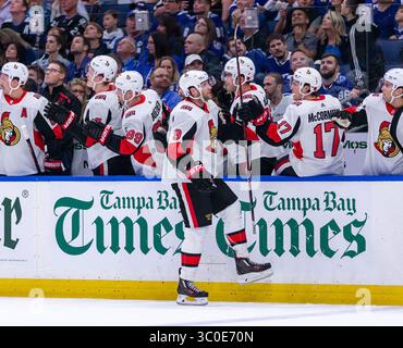 10 novembre 2018 : Bobby Ryan (9), aile droite des sénateurs d’Ottawa, marque et célèbre avec ses coéquipiers en 1ère période pendant le match entre les sénateurs d’Ottawa et le Lightning de Tampa Bay à l’Amalie Arena de Tampa, en Floride. Del Mecum/CSM(image de crédit : &copy ; Del Mecum/CSM via ZUMA Wire) Banque D'Images