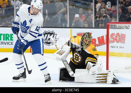 10 novembre 2018 : Jaroslav Halak (41 ans), gardien des Bruins de Boston, fait une épargne lors du match de la LNH entre les Maple Leafs de Toronto et les Bruins de Boston qui se tient au TD Garden, à Boston, Mass. Boston bat Toronto 5-1. Eric Canha/CSM(image de crédit : &copy ; Eric Canha/CSM via ZUMA Wire) Banque D'Images