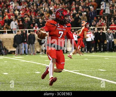 10 novembre 2018 : Jett Duffey (7 ans), quarterback du Texas Tech, lors du match entre l'Université du Texas et Texas Tech au Jones AT&T Stadium de Lubbock, Texas. Tom Sooter/CSM.(image de crédit : &copy ; Tom Sooter/CSM via ZUMA Wire) Banque D'Images