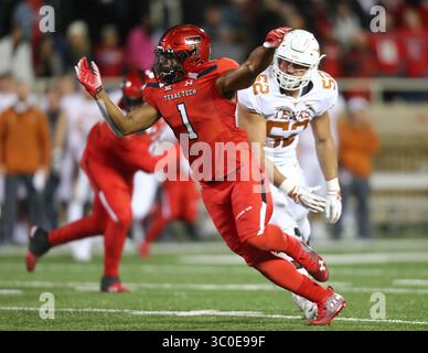 10 novembre 2018 : le linebacker du Texas Tech Jordyn Brooks (1) pendant le match entre l'Université du Texas et Texas Tech au Jones AT&T Stadium à Lubbock, Texas. Tom Sooter/CSM.(image de crédit : &copy ; Tom Sooter/CSM via ZUMA Wire) Banque D'Images
