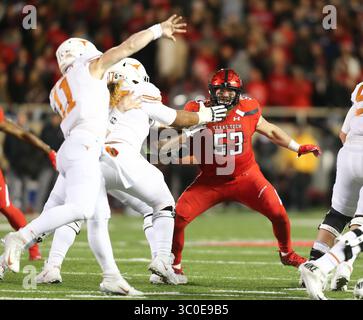 10 novembre 2018 : le joueur de ligne défensive du Texas Tech Eli Howard (53 ans) exerce une pression pendant le match entre l'Université du Texas et Texas Tech au Jones AT&T Stadium de Lubbock, Texas. Tom Sooter/CSM.(image de crédit : &copy ; Tom Sooter/CSM via ZUMA Wire) Banque D'Images