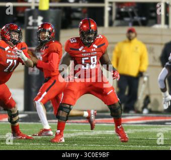 10 novembre 2018 : Madison Akamnonu (58 ans), joueur de ligne offensif du Texas, bloque pendant le match entre l'Université du Texas et Texas Tech au Jones AT&T Stadium de Lubbock, Texas. Tom Sooter/CSM.(image de crédit : &copy ; Tom Sooter/CSM via ZUMA Wire) Banque D'Images