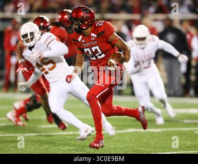 10 novembre 2018 : Seth Collins (22 ans), receveur Texas Tech Wide, court avec le ballon pendant le match entre l'Université du Texas et Texas Tech au Jones AT&T Stadium de Lubbock, Texas. Tom Sooter/CSM.(image de crédit : &copy ; Tom Sooter/CSM via ZUMA Wire) Banque D'Images