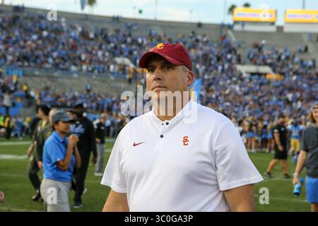 17 novembre 2018 Pasadena CA,..USC Trojans entraîneur-chef Clay Helton après les Trojans USC vs Bruins UCLA au Rose Bowl à Pasadena, CA. Le 17 novembre 2018 (photo par Jevone Moore)(image de crédit : &copy ; Jevone Moore/CSM via ZUMA Wire) Banque D'Images