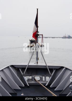 18 mai 2018 - Callao, Callao, Pérou - pont d'arc et drapeau français de la frégate légère de surveillance de la Marine nationale de France Prairial F731. Le navire, un navire de classe Floreal, arrive au port d’El Callao, au Pérou, dans le cadre de son voyage de service et pour renforcer les relations avec la marine péruvienne (crédit image : © Carlos Garcia Granthon/ZUMA Wire) Banque D'Images