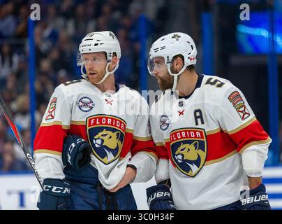 21 novembre 2018 : le défenseur des Panthers de la Floride Aaron Ekblad (5 ans) et le défenseur des Panthers de la Floride Mike Matheson (19 ans) dans le match entre les Panthers de la Floride et le Lightning de Tampa Bay à l'Amalie Arena de Tampa, en Floride. Del Mecum/CSM(image de crédit : &copy ; Del Mecum/CSM via ZUMA Wire) Banque D'Images