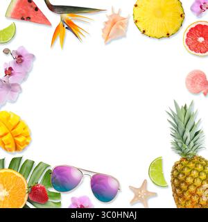 Carte d'été ou invitation à une fête avec espace pour le texte. Cadre de différents fruits sur fond blanc Banque D'Images