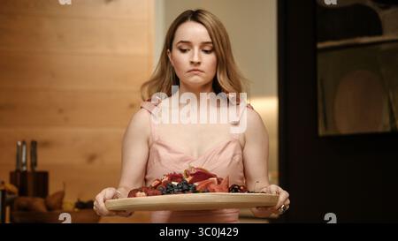 KAITLYN DEVER dans le VINAIGRE DE CIDRE DE POMME (2025), réalisé par JEFFREY WALKER. Crédit : Netflix / Picking scabs / Screen Australia / album Banque D'Images