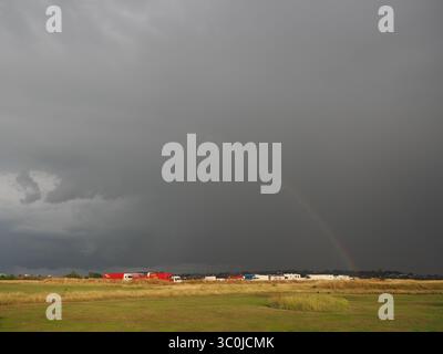 Sheerness, Kent, Royaume-Uni. 21 juillet 2025. Météo Royaume-Uni : arc-en-ciel lors d'une tempête à Sheerness, Kent. Crédit : James Bell/Alamy Live News Banque D'Images