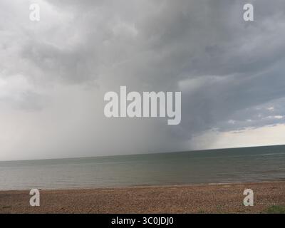 Sheerness, Kent, Royaume-Uni. 21 juillet 2025. Météo Royaume-Uni : nuages de tempête à Sheerness, Kent. Crédit : James Bell/Alamy Live News Banque D'Images