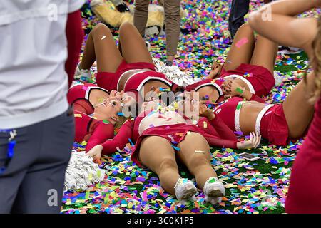 Oklahoma cheerleaders célébrer après le Dr. Pepper Big-12 Championship entre l'Oklahoma Sooners vs Texas longhorns à un grand championnat NCAA-12 jeu de football au Stade AT&T, Arlington au Texas. 12/01/18.Manny Flores/Cal Sport Media. Banque D'Images
