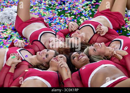 Oklahoma cheerleaders célébrer après le Dr. Pepper Big-12 Championship entre l'Oklahoma Sooners vs Texas longhorns à un grand championnat NCAA-12 jeu de football au Stade AT&T, Arlington au Texas. 12/01/18.Manny Flores/Cal Sport Media. Banque D'Images
