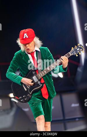 20 juillet 2025 : Angus Young se produit avec AC/DC à l'Autodromo Enzo e Dino Ferrari à Imola, en Italie Banque D'Images