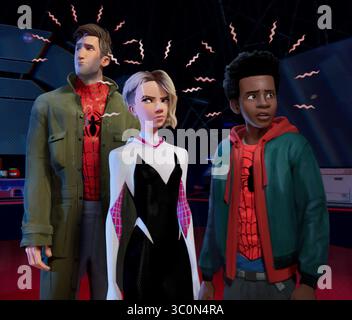 Golden Globes 2019 : Nominee : MEILLEUR ACTEUR DANS Un FILM. Photo : DATE DE SORTIE : 14 décembre 2018 TITRE : Spider-Man : Into the Spider-verse STUDIO : Columbia Pictures RÉALISATEUR : Bob Persichetti, Peter Ramsey INTRIGUE : Spider-Man croise des dimensions parallèles et fait équipe avec les Spider-Men de ces dimensions pour arrêter une menace à toute la réalité. AVEC Peter Parker (Jake Johnson), Gwen Stacy (Hailee Steinfeld) et Miles Morales (Shameik Moore). (Crédit image : © Columbia Pictures/Entertainment Pictures/ZUMAPRESS.com) Banque D'Images