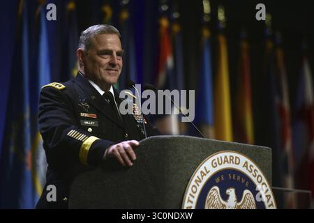 25 août 2018 - Nouvelle-Orléans, LOUISIANE, États-Unis - le chef d'état-major de l'armée des États-Unis, le général Mark Milley, prononce une allocution devant la 140e Conférence générale de la National Guard Association of the United States le 25 août 2018 à la Nouvelle-Orléans, en Louisiane. Milley a été choisi par le président Donald Trump le 8 décembre 2018 pour être le prochain président des chefs interarmées. (Crédit image : © Jim Greenhill via ZUMA Wire) Banque D'Images
