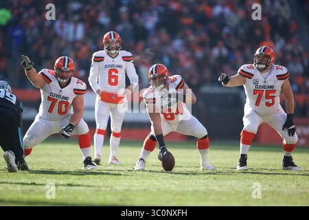 9 décembre 2018 : Kevin Zeitler (70 ans), le centre JC Tretter (64 ans) et Joel Bitonio (75 ans) signalent le match de football NFL entre les Panthers de la Caroline et les Browns de Cleveland au First Energy Stadium de Cleveland, Ohio. JP Waldron/Cal Sport Media(image de crédit : &copy ; JP Waldron/CSM via ZUMA Wire) Banque D'Images