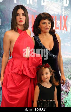 17 décembre 2018 - New York, N.y, États-Unis - SANDRA BULLOCK, SUSANNE BIER, VIVIEN BLAIR à la projection spéciale New York de ''Bird Box'',.Alice Tully Hall, Lincoln Center, NYC.17 décembre 2018.photos par Sonia Moskowitz, Globe photos Inc 2018 (crédit image : © Sonia Moskowitz/Globe photos via ZUMA Wire) Banque D'Images