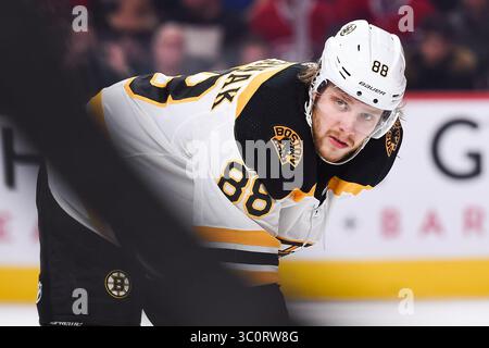 17 décembre 2018 : David Pastrnak (88 ans), aile droite des Bruins de Boston, attend un affrontement lors du match des Canadiens des Bruins de Boston de Montréal au Centre Bell de Montréal, Québec. David Kirouac/CSM(image de crédit : &copy ; David Kirouac/CSM via ZUMA Wire) Banque D'Images
