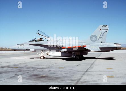 McDonnell Douglas FA-18A Hornet de VFA-151 à la base aérienne navale de Fallon, Nevada (États-Unis), 24 octobre 1986 (6443241). Banque D'Images