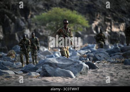 18 décembre 2018 - Djibouti City, Djibouti - soldats djiboutiens avec le Bataillon d'intervention rapide pendant la formation sur les tactiques et procédures d'infanterie enseignée par les forces américaines le 18 décembre 2018 près de Djibouti City, Djibouti. (Crédit image : © Corban Lundborg via ZUMA Wire) Banque D'Images