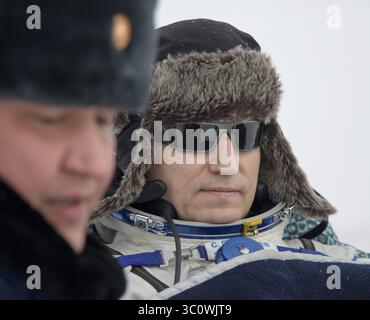 20 décembre 2018 - Zhezkazgan, Kazakhstan - Sergey Prokopyev, membre d'équipage de l'expédition 57 de Roscosmos, est transporté vers une tente médicale peu après l'atterrissage du 20 décembre 2018 près de Zhezkazgan, Kazakhstan. Serena Aunon-Chancelier, Alexander Gerst, et Sergey Prokopyev rentrent après 197 jours dans l'espace à bord de la Station spatiale internationale. (Crédit image : © Bill Ingalls via ZUMA Wire) Banque D'Images