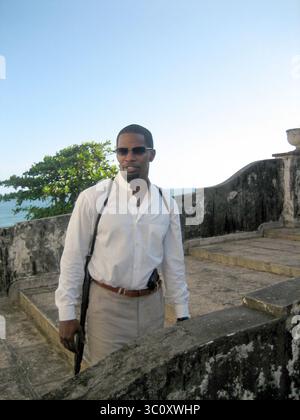 RÉPUBLIQUE DOMINICAINE - 18 NOVEMBRE 2005 : (COUVERTURE EXCLUSIVE) sur le tournage de Miami Vice, les vice-détectives James Crockett (Colin Farrell) et Ricardo Tubbs (lauréat d'un Oscar Jaime Foxx) affrontent le monde de la drogue en Floride dans un remake de la série télévisée classique Miami Vice des années 80. Le 18 novembre 2005 en République Dominicaine. ..People ; Jaime Foxx (crédit image : © SMG via ZUMA Wire) Banque D'Images