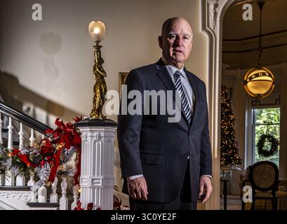 18 décembre 2018 - Californie, États-Unis - le gouverneur Jerry Brown au manoir du gouverneur à Sacramento le mardi 18 décembre 2018. Brown grandit enfant dans le manoir et y retourne au cours de son quatrième mandat en tant que gouverneur. Il a dit qu'il aimerait voir le manoir utilisé par les futurs gouverneurs en raison de sa proximité avec le Capitole de l'État et l'histoire. (Crédit image : © Hector Amezcua/Sacramento Bee via ZUMA Wire) Banque D'Images