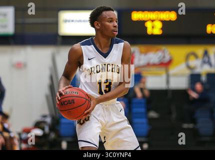 3 janvier 2019 : Marquis Johnson (13 ans), gardien de l'Université du centre de l'Oklahoma, avec le ballon lors d'un match de basket-ball entre les Western Griffons du Missouri et les Central Oklahoma Bronchos à Hamilton Field House à Edmond, Oklahoma. Le Missouri Western bat Central Oklahoma 85-80. Gris Siegel/CSM(image de crédit : &copy ; gris Siegel/CSM via ZUMA Wire) Banque D'Images