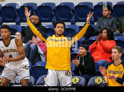 3 janvier 2019 : les joueurs de l'Université de Central Oklahoma célèbrent lors d'un match de basket-ball entre les Western Griffons du Missouri et les Central Oklahoma Bronchos à Hamilton Field House à Edmond, Oklahoma. Le Missouri Western bat Central Oklahoma 85-80. Gris Siegel/CSM(image de crédit : &copy ; gris Siegel/CSM via ZUMA Wire) Banque D'Images
