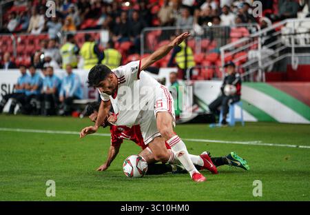 7 janvier 2019 : Vahid Amiri d'Iran et Abdulwasea Al-Matari du Yémen pendant Iran v Yemen au stade Al-Nahyan à Abu Dhabi, Émirats arabes Unis, Coupe d'Asie de l'AFC, championnat d'Asie de football. Ulrik Pedersen/CSM.(image de crédit : &copy ; Ulrik Pedersen/CSM via ZUMA Wire) Banque D'Images