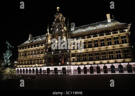 L'Hôtel de ville d'Anvers en vue d'ensemble, nuit, illuminé, Belgique Banque D'Images