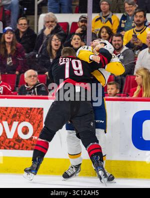 Les Hurricanes de Caroline ont quitté l'aile Micheal Ferland (79) et les Predators de Nashville ont quitté l'aile Austin Watson (51) lors du match de la LNH entre les Predators de Nashville et les Hurricanes de Caroline le 13 janvier 2019 au PNC Arena de Raleigh, Caroline du Nord. Jacob Kupferman/CSM(image de crédit : &copy ; Jacob Kupferman/CSM via ZUMA Wire) Banque D'Images
