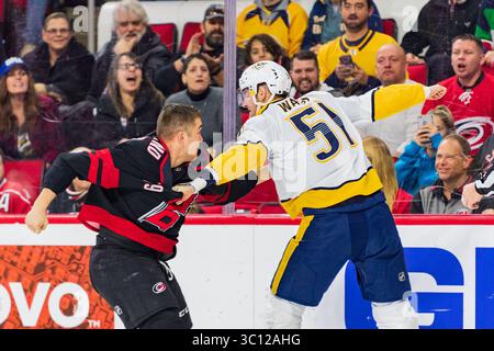 Les Hurricanes de Caroline ont quitté l'aile Micheal Ferland (79) et les Predators de Nashville ont quitté l'aile Austin Watson (51) lors du match de la LNH entre les Predators de Nashville et les Hurricanes de Caroline le 13 janvier 2019 au PNC Arena de Raleigh, Caroline du Nord. Jacob Kupferman/CSM(image de crédit : &copy ; Jacob Kupferman/CSM via ZUMA Wire) Banque D'Images