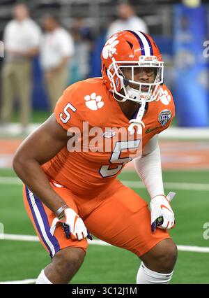 29 décembre 2018 Arlington, TX...Clemson linebacker, Shaq Smith (5), en action au Cotton Bowl de football de la NCAA entre les Clemson Tigers et les notre Dame Fighting Irish au AT&T Stadium d'Arlington, TX. (Absolute Complete Photographer & Company Credit : Joe Calomeni / MarinMedia.org / Cal Sport Media)(image de crédit : &copy ; Joe Calomeni / Marinmedia.Org //CSM via ZUMA Wire) Banque D'Images