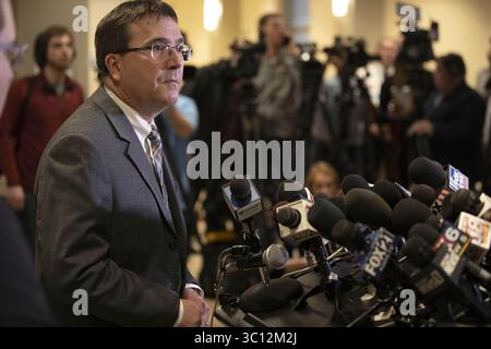 14 janvier 2019 - Barron, WISCONSIN, États-Unis - Brian Wright, procureur du district du comté de Barron, parle aux médias après que Jake T. Patterson, 21 ans, a été officiellement accusé de 2 chefs de meurtre au premier degré et d'enlèvement de Jayme Closs, 13 ans, à la Cour de circuit du comté de Barron lundi 14 janvier 2019 à Barron, Wisconsin (image de crédit : © Jerry Holt/Minneapolis Star Tribune/TNS via ZUMA Wire) Banque D'Images