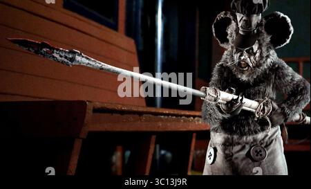 Screamboat est un film américain réalisé par Steven LaMorte et sorti en 2025. C'est une réinvention du court métrage d'animation de Walt Disney et Ub Iwerks de 1928, Steamboat Willie. L'intrigue suit un groupe de New-Yorkais terrorisés par une souris monstrueuse nommée Steamboat Willie. Il met en vedette David Howard Thornton, Allison Pittel, Amy Schumacher, Jesse Posey, Kailey Hyman, Jesse Kove et Jarlath Conroy. Banque D'Images