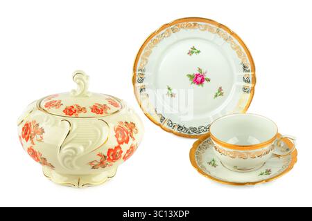 Bol de bonbons en porcelaine vintage, tasse et soucoupe isolés sur fond blanc. Collage. Banque D'Images