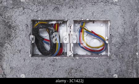 Câble Supreme de haute qualité utilisé pour les installations électriques résidentielles. Durable, sûr et conforme aux normes nationales pour les s électriques modernes Banque D'Images