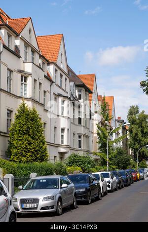 Maisons sur la rue Gerolsteiner dans le quartier Suelz, Cologne, Allemagne. Haeuser an Gerolsteiner Strasse im Stadtteil Suelz, Koeln, Deutschland. Banque D'Images