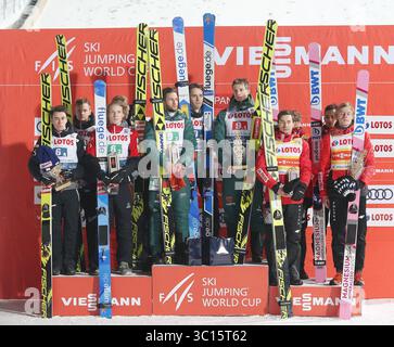 19 janvier 2019 - Zakopane, Pologne - KARL GEIGER, MARKUS EISENBICHLER, STEPHAN LEYHE célébrant après avoir remporté la compétition par équipes de la Coupe du monde de saut à ski FIS à Zakopane. (Crédit image : © Damian Klamka/ZUMA Wire) Banque D'Images