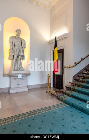 Statue de Charles Quint ou Karel V dans le hall d'entrée principal de la Chambre des représentants du Parlement fédéral à Bruxelles, Belgique 21 juillet 202 Banque D'Images